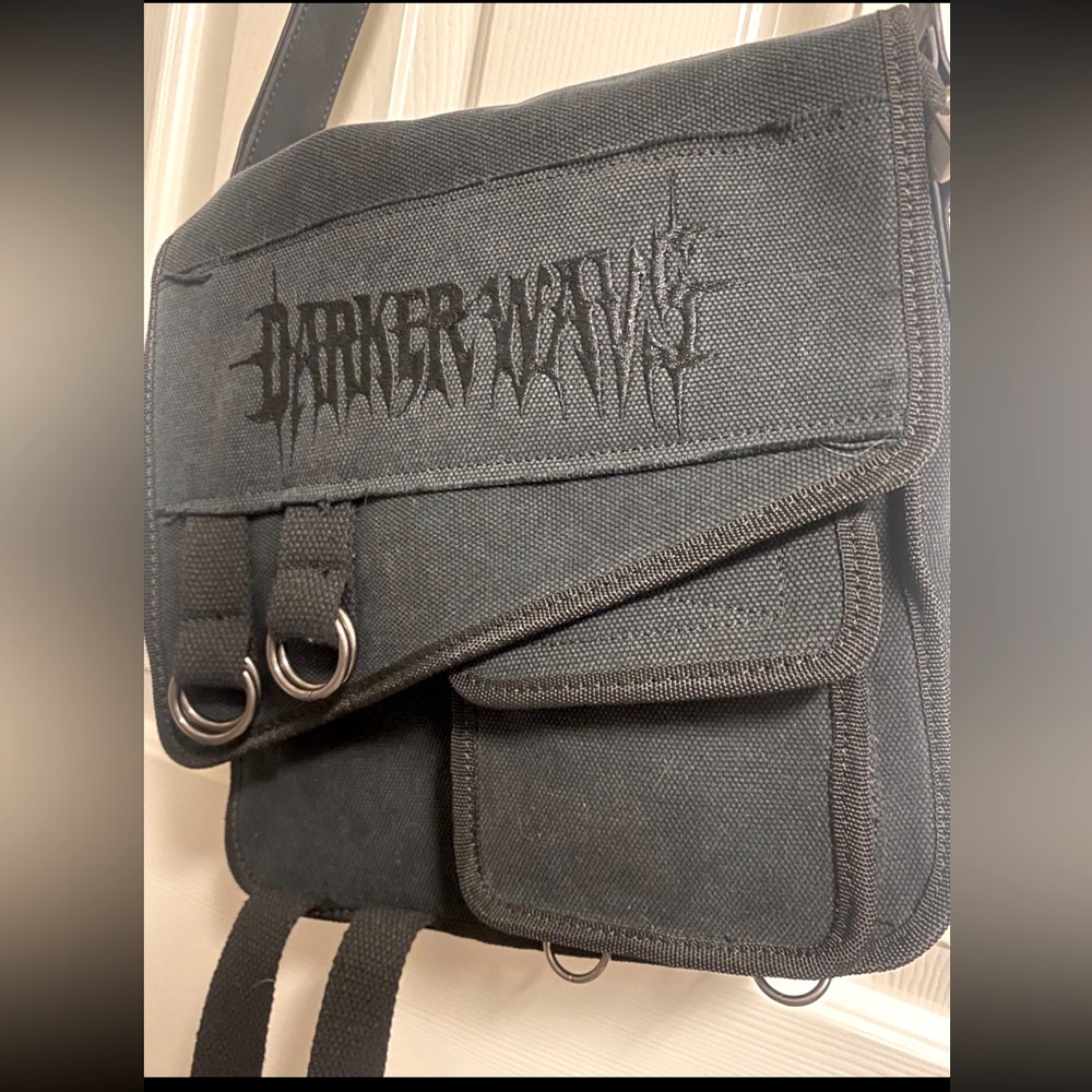 Darker Wavs utility Messenger bag black canvas